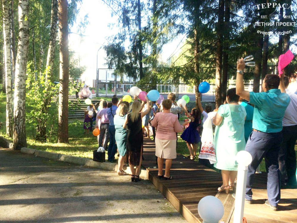 05 августа 2016 - Свадьба

Наша Летняя Терраса - это эксклюзивное место для проведения свадеб в европейском формате. Летняя банкетная терраса в парковой зоне Новосибирска.