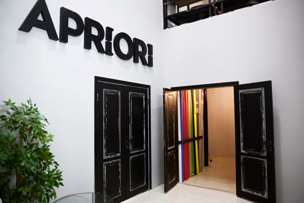 На 1 этаже 3 зала объединяются в единое пространство и могут сдавать под ключ, чтобы никто вас не тревожил.