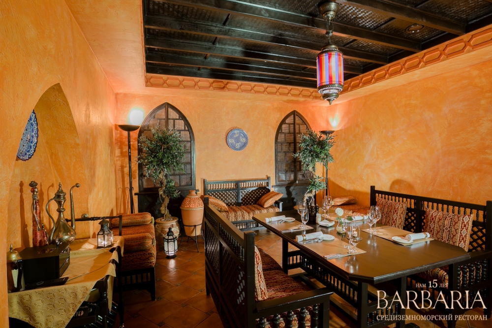 Vip-комната. Идеально подходит для компании до 16 чел. Отсутствие аудио- и видеомониторинга. Кнопка вызова официанта.