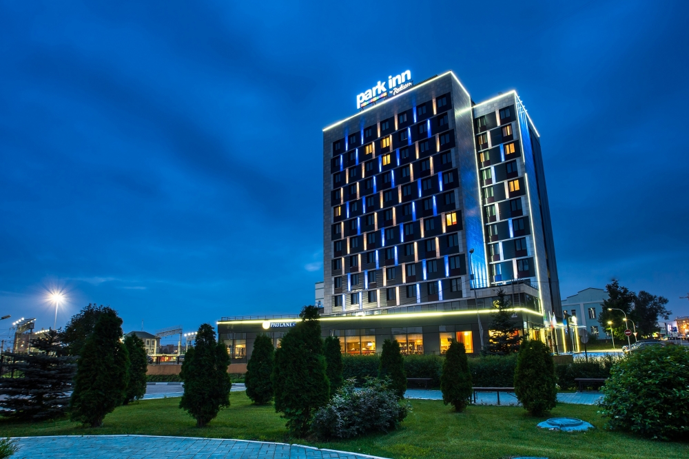 Парк отель новосибирск. Гостиница Рэдиссон Новосибирск. Park Inn Новосибирск. Парк ин Новосибирск гостиница. Парк ИНН Рэдиссон Новосибирск.