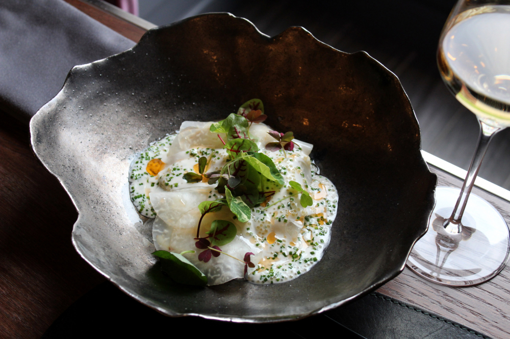 Кальмар, кольраби, кокос, щучья икра Squid, kohlrabi, coconut, pike caviar 