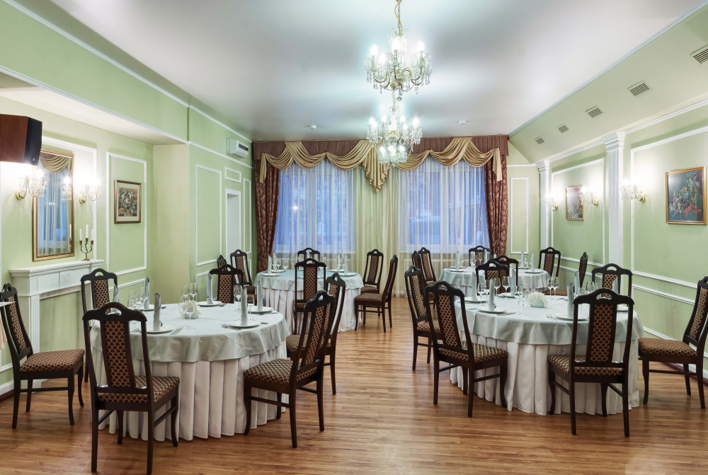 Банкетный зал. Вместимость до 70 человек. 