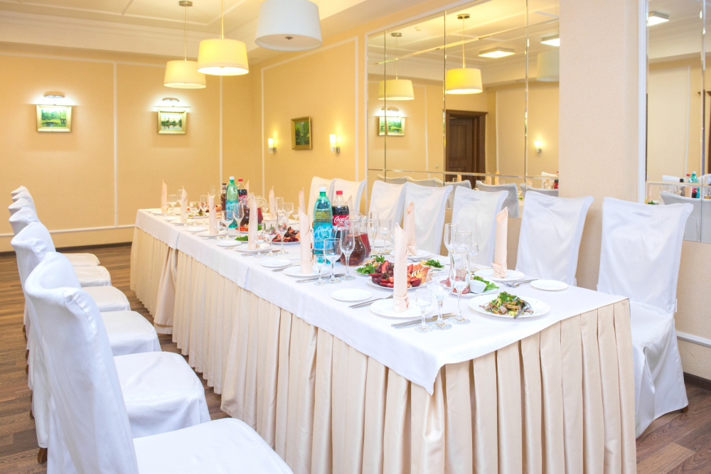 Зеркальный Зал. Вместимость до 30 человек.  