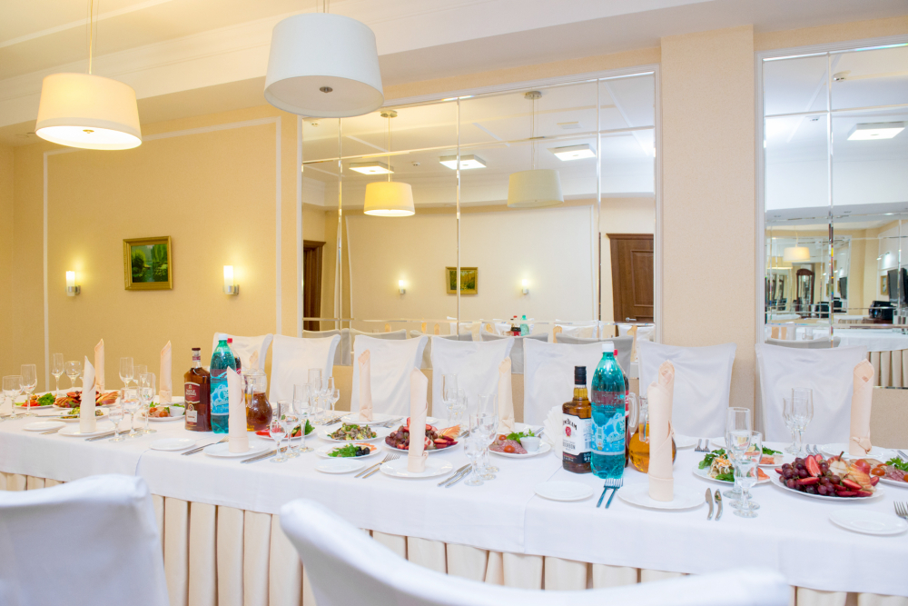 Зеркальный Зал