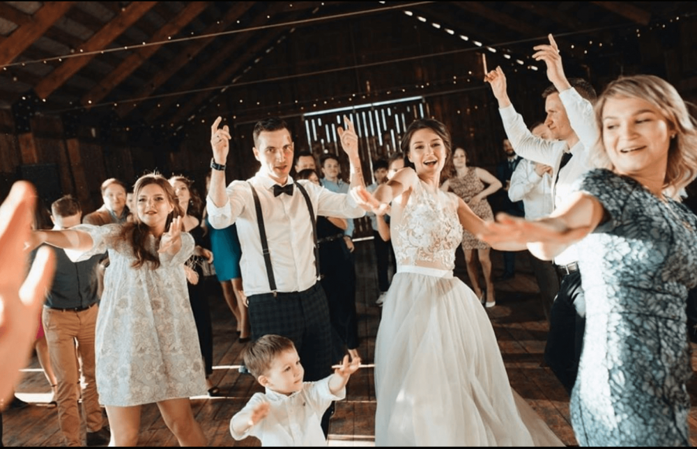 Свадебный танкец амбар