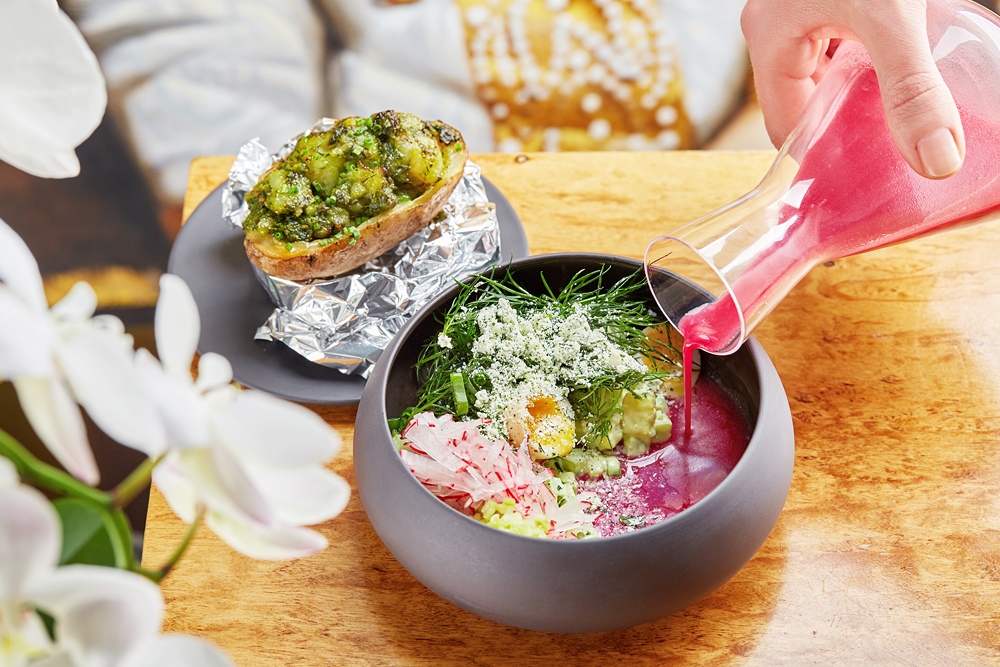 Летний свекольник с овощами