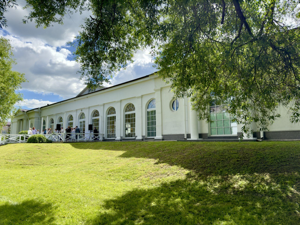 Павильон со внутреннего двора