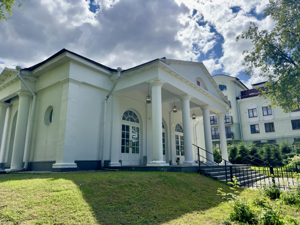 Павильон со входа