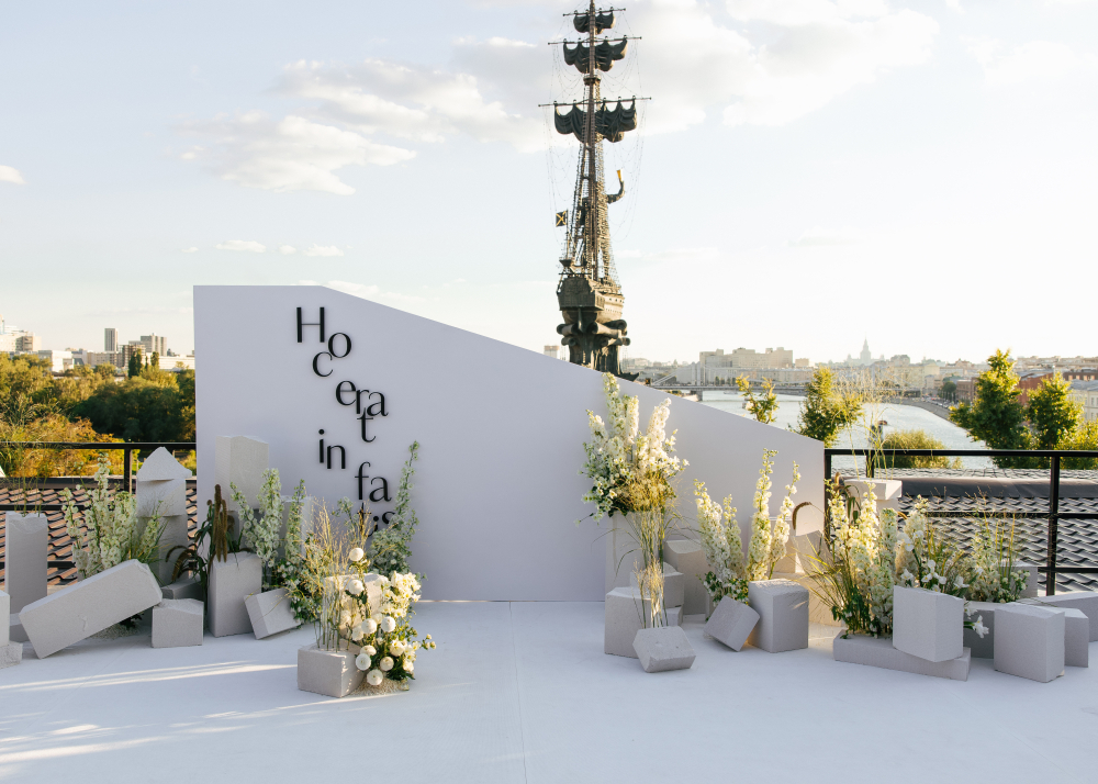 Веранда белого зала