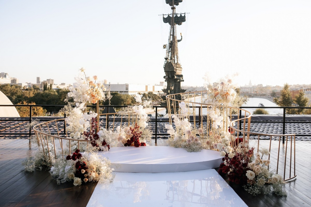 Веранда белого зала