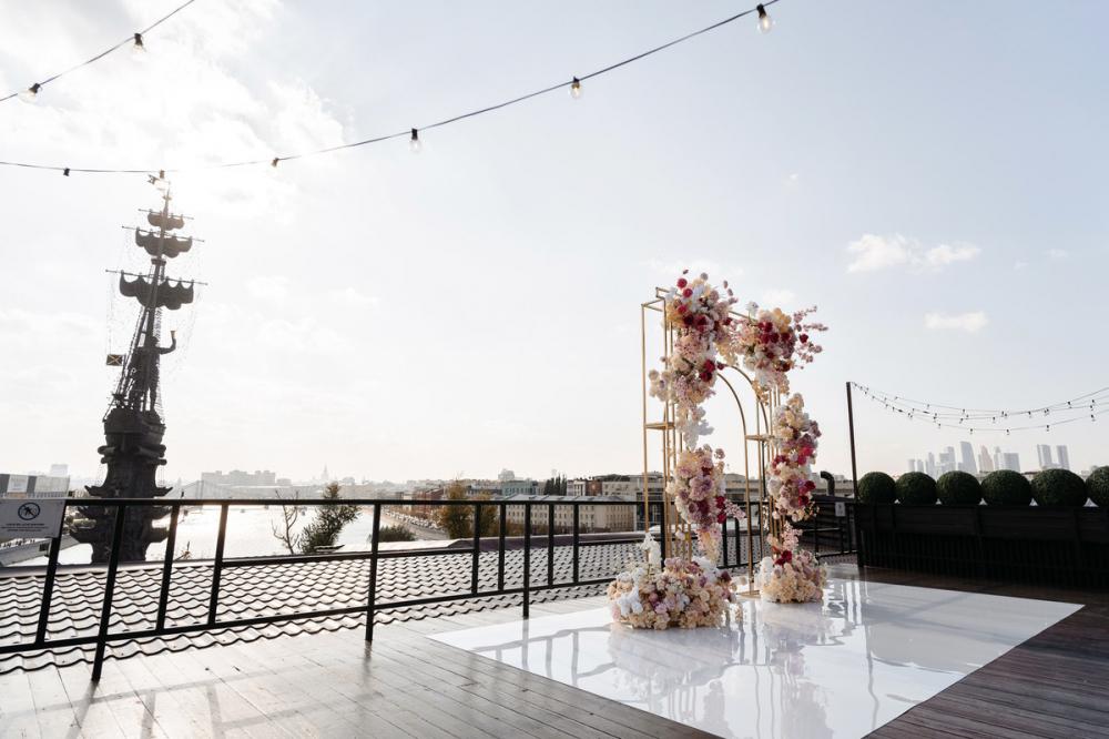 Веранда белого зала