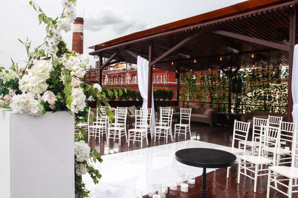 Веранда белого зала