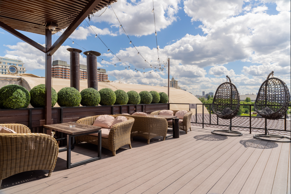 Веранда белого зала