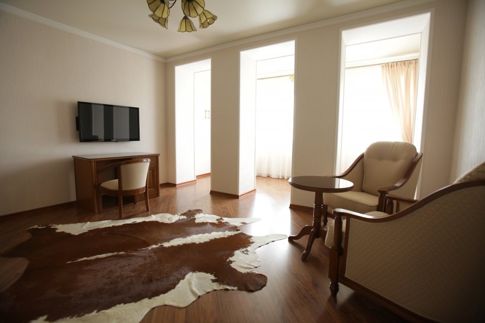 Семейный номер "ЭДЕМ БИЗНЕС ОТЕЛЬ" (2 двуспальные кровати)