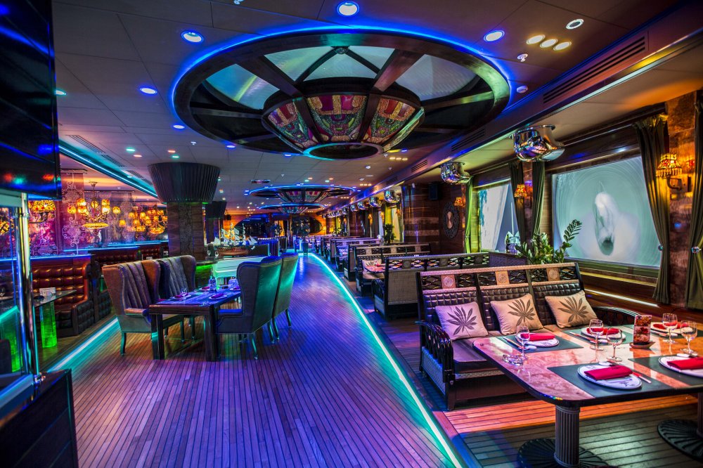 Основной зал