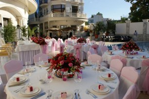 Ресторан с бассейном