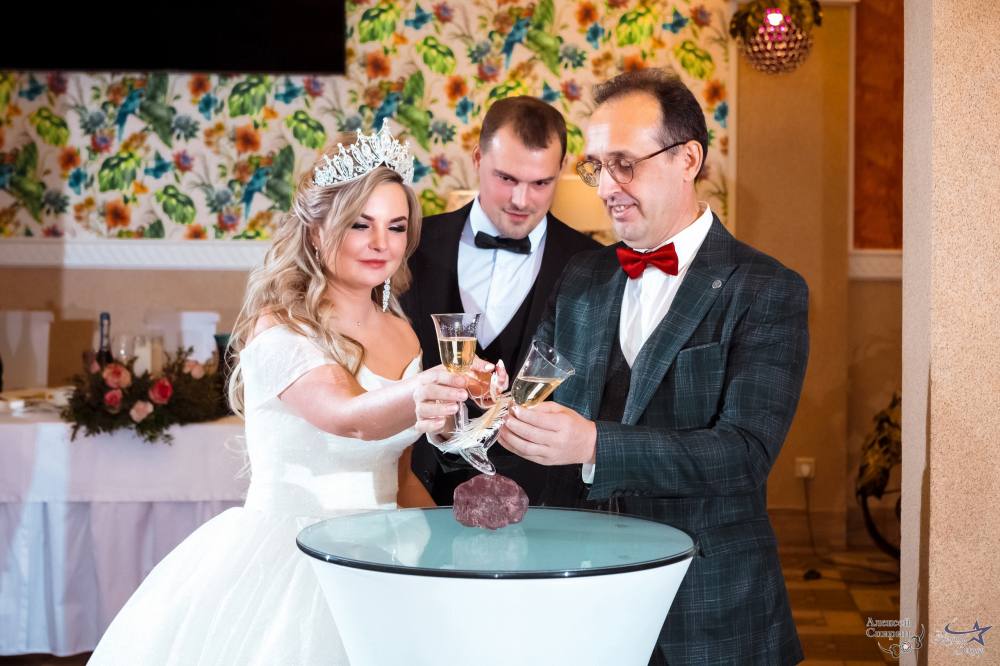 Сбалансированное шампанское для молодых