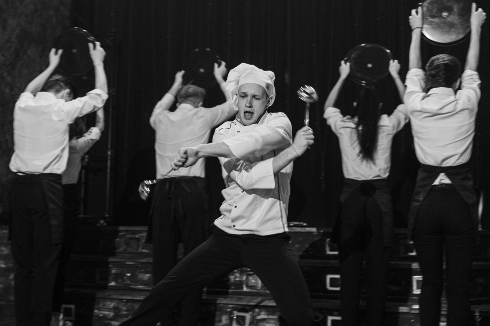 Шоу повара и официантов - это номер-розыгрыш, который удивит ваших гостей.