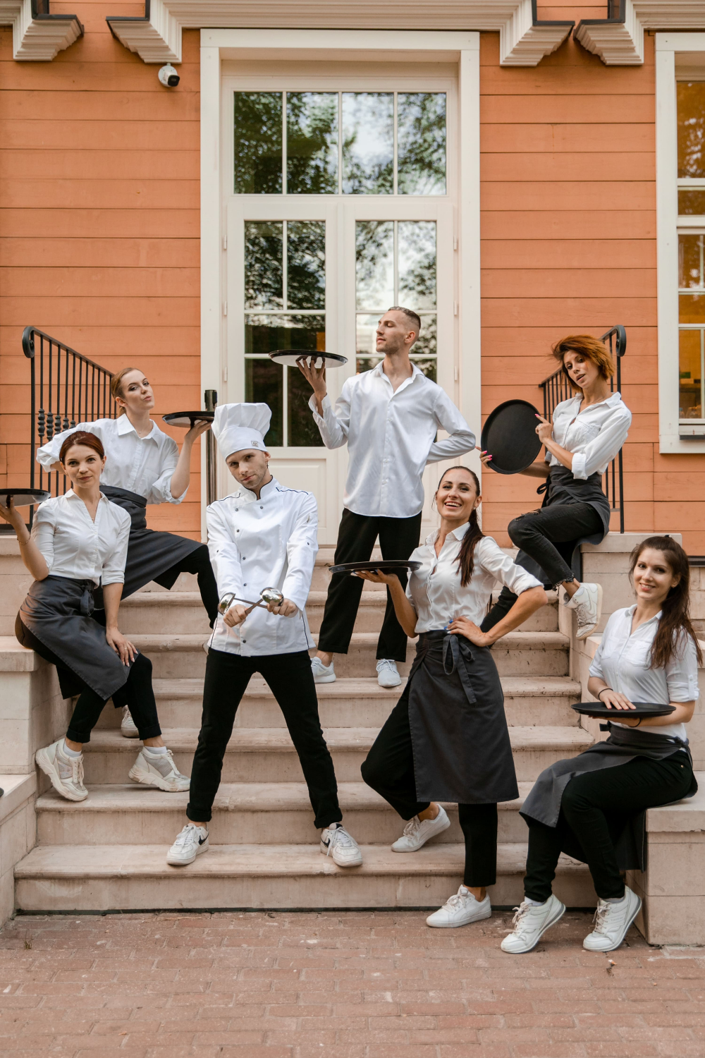 Шоу повара и официантов - это номер-розыгрыш, который удивит ваших гостей.