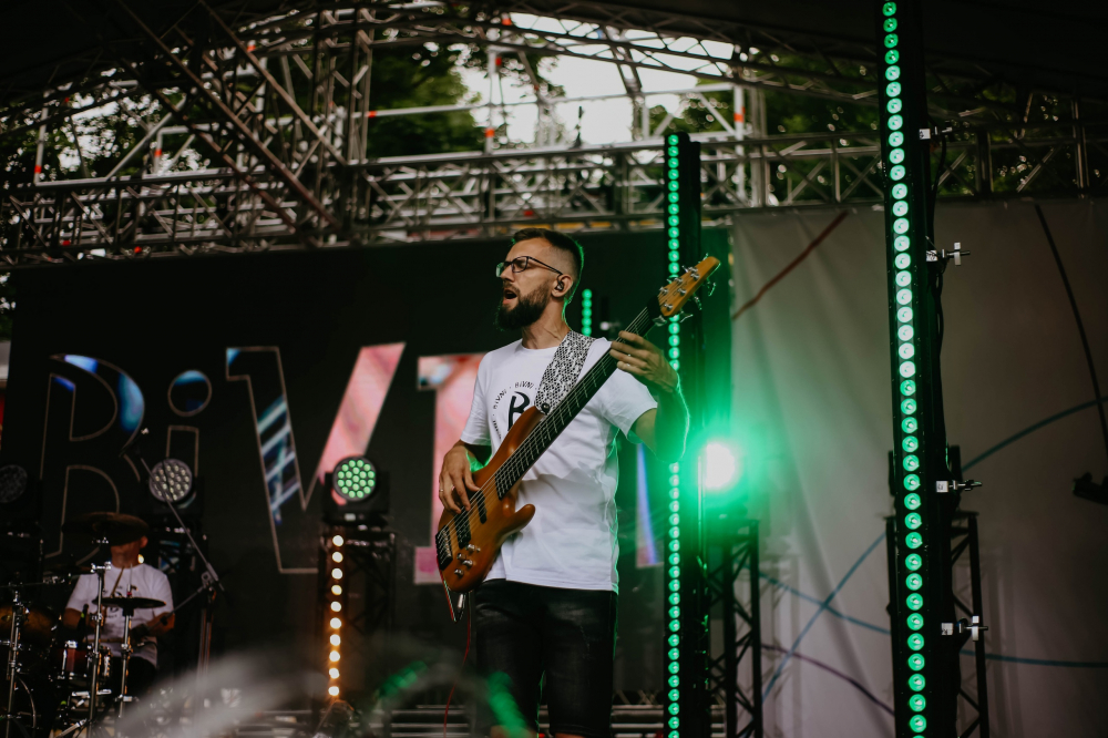 кавер-группа БиВНи
кавер-группа BiVNi