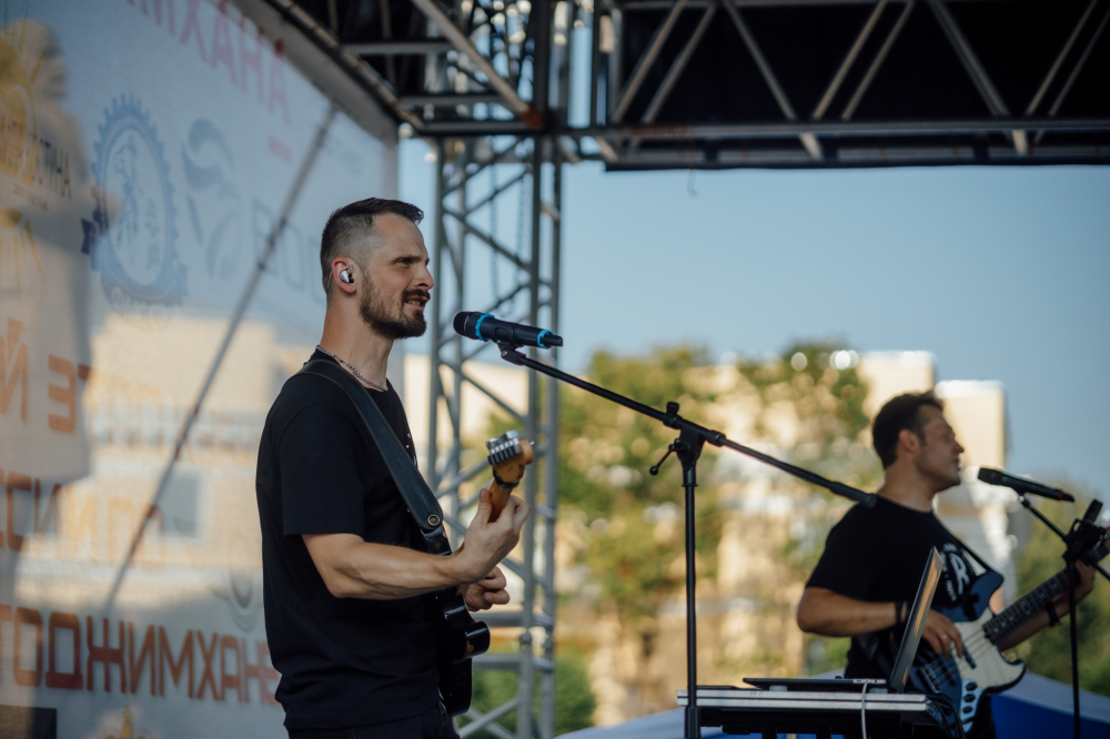 кавер-группа БиВНи
кавер-группа BiVNi