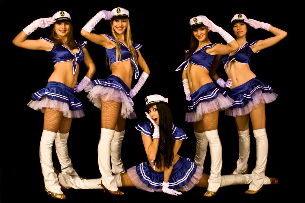 Заразительный танец морячек