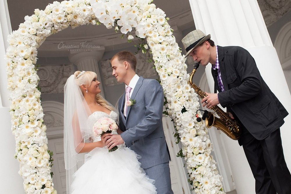 сопровождение выездной регистрации.