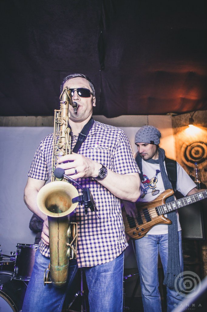 на концерте.