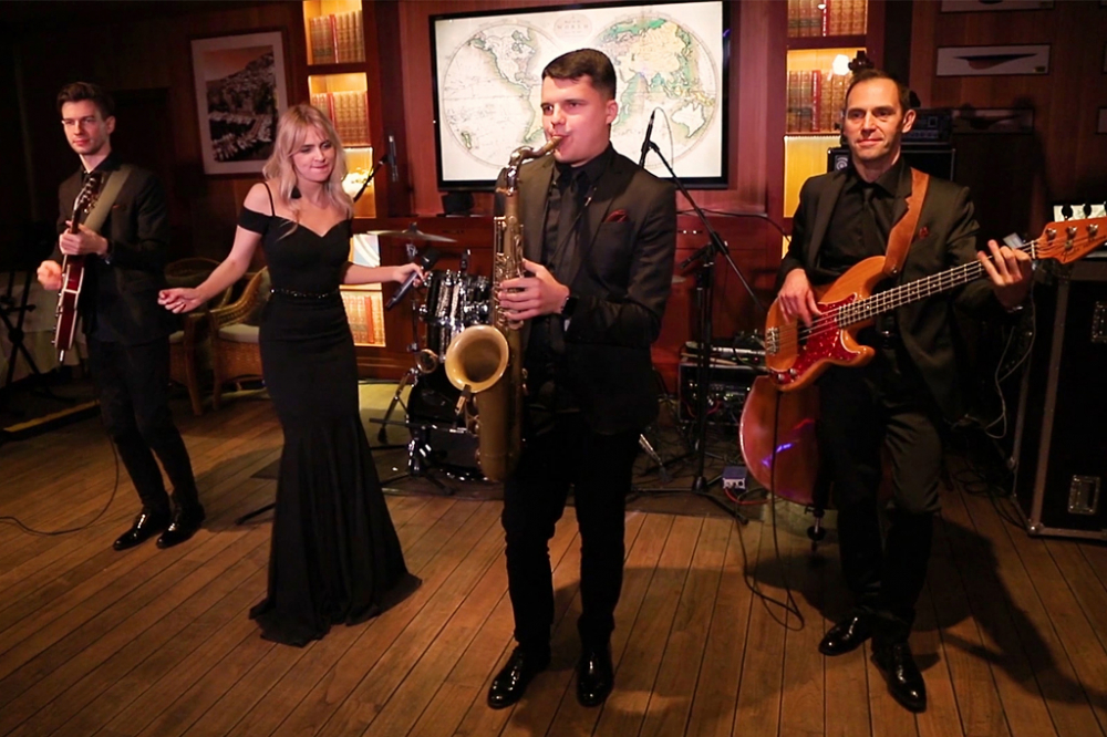 Джаз Кавер группа Playtime
Выступление на празднике. В программе джаз и кавер хиты