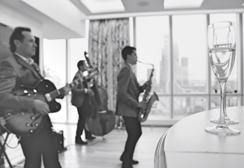 Пригласить выступить джаз группу, что бы озвучить торжественный момент свадебной регистрации - это изысканно, красиво, утончённо! 

Джаз Кавер Трио PLAYTIME 