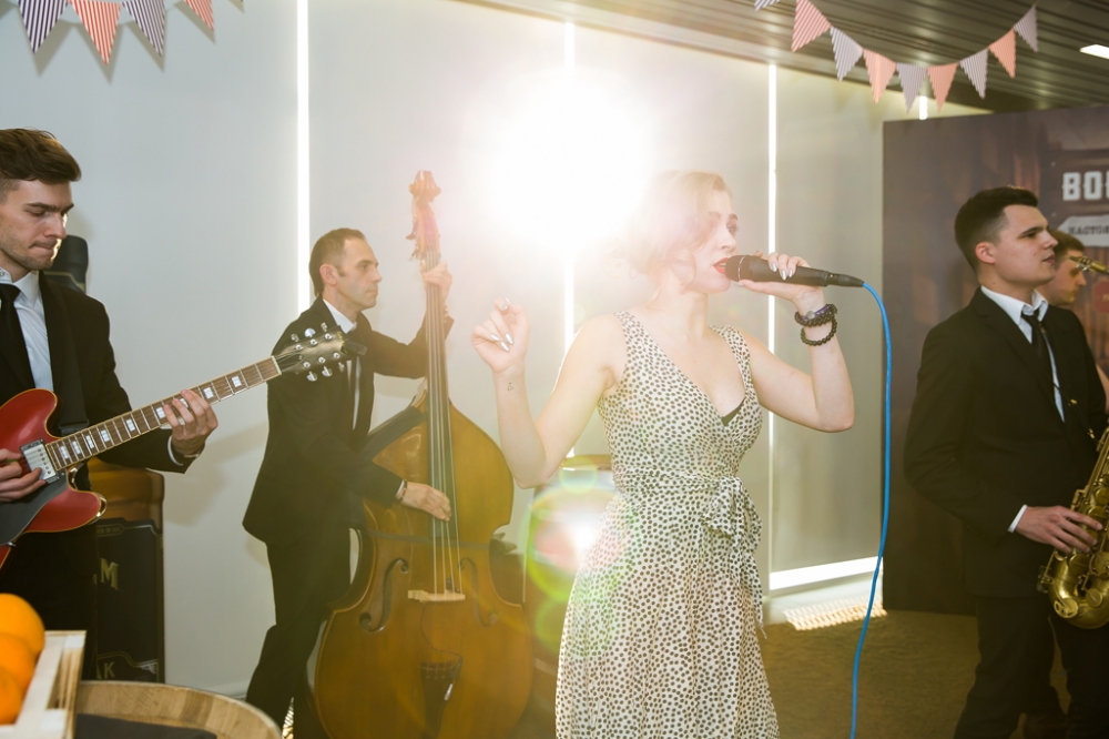 Когда у вас ответственное, решающее, а так же, модное и стильное мероприятие - приглашайте на встречу гостей Джаз Кавер Группу PLAYTIME.