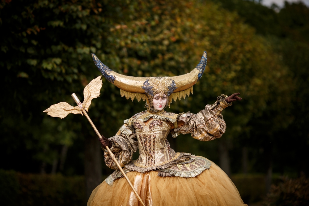 Персонажи на встречу гостей