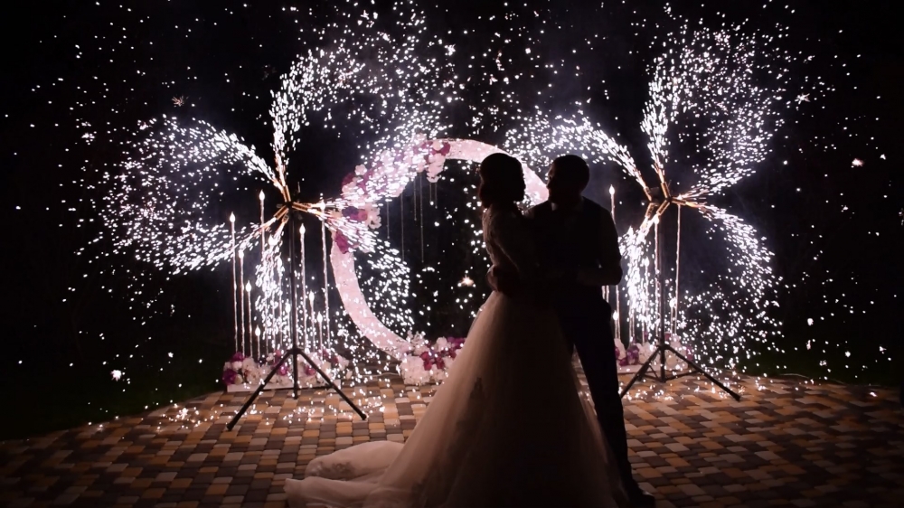 Пиротехнические вертушки - спецэффекты на свадьбу в Ростове