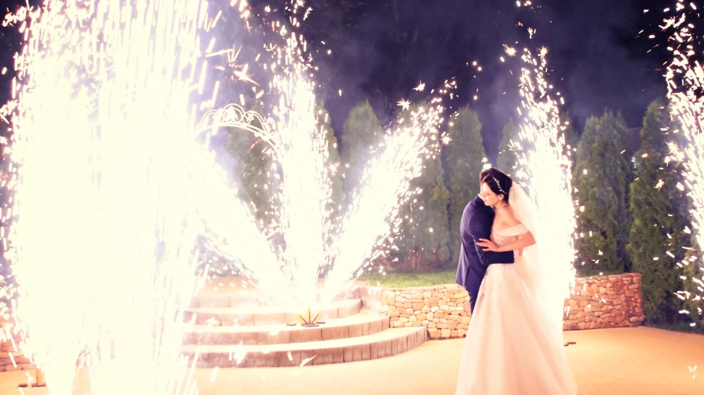 Дорожка холодных фонтанов на свадьбу в Ростове-на-Дону