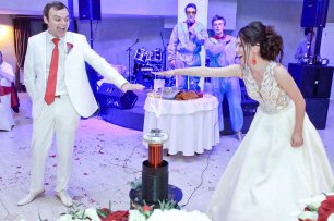 Молниеносные эмоции у молодоженов