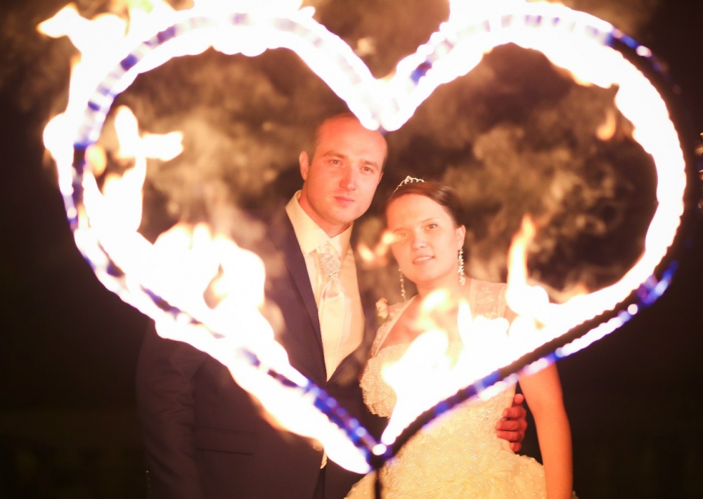 Предлагаем Вашему вниманию специальный свадебный и романтичный интерактив  от Театра огня Quasar! 


Заказ шоу
+7 927 240-94-64 Алина