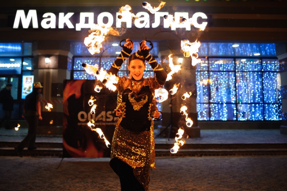 Огненное шоу бурлеск яркое заводное шоу на свадьбу