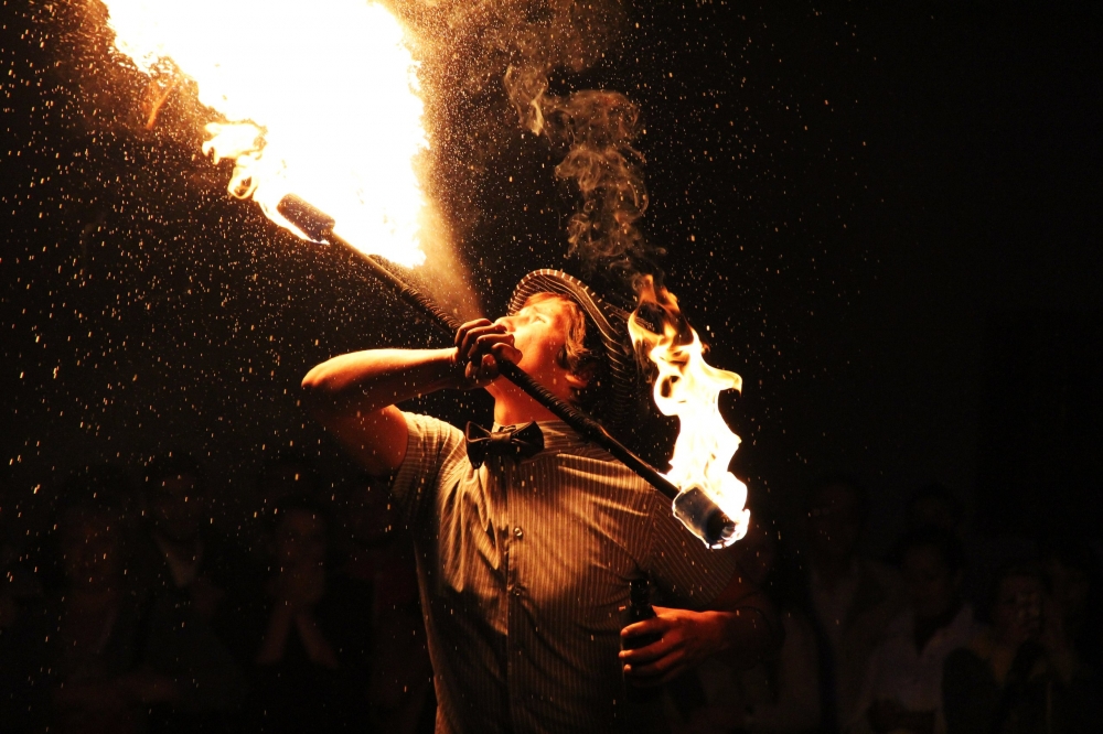 Предлагаем Вашему вниманию специальный свадебный и романтичный интерактив  от Театра огня Quasar! 


Заказ шоу
+7 927 240-94-64 Алина