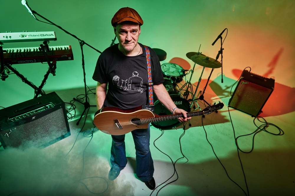 Слава Кобзарь, вокал, гитара