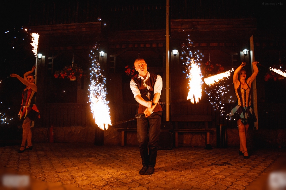 Огненное шоу "Музыка Балкан"