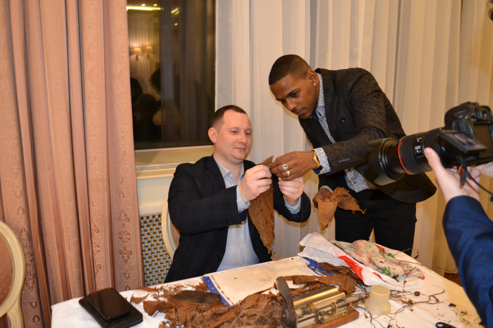 Мастер-класс по скрутке Кубинских сигар