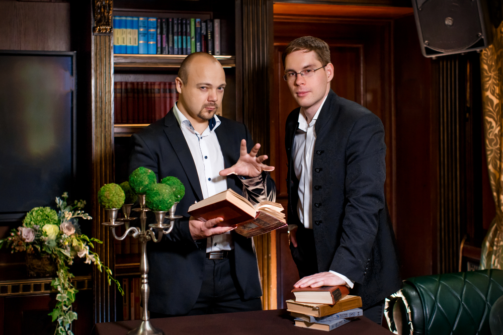 Иллюзионист Дамир Гудвин;  подробнее об артисте и специальных предложениях на Вашу дату смотрите на http://damirgoodwin.ru 