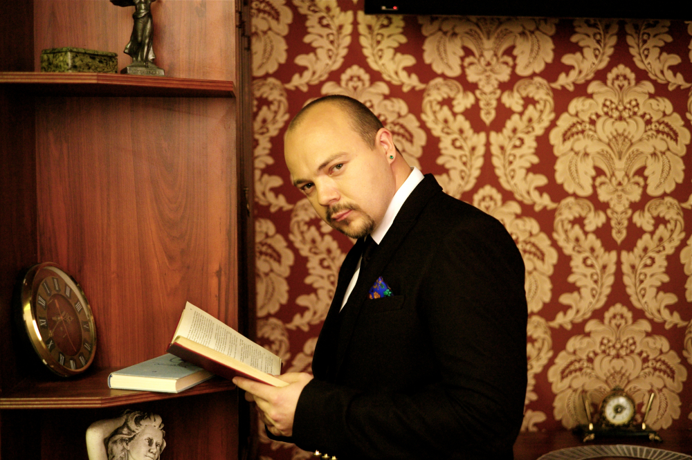 Иллюзионист Дамир Гудвин;  подробнее об артисте и специальных предложениях на Вашу дату смотрите на http://damirgoodwin.ru 