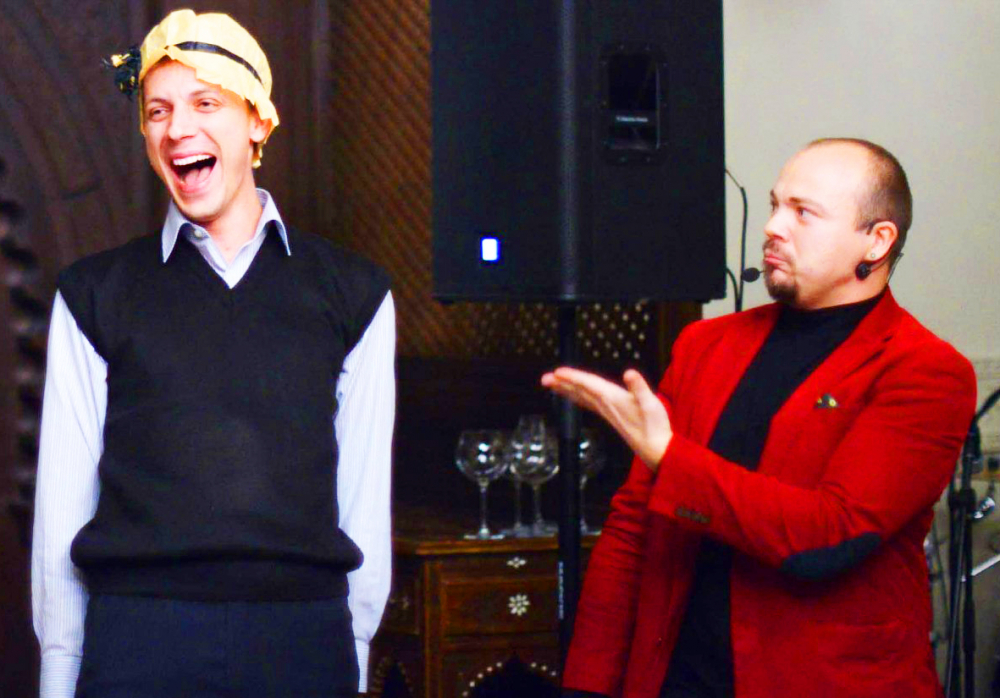 Иллюзионист Дамир Гудвин;  подробнее об артисте и специальных предложениях на Вашу дату смотрите на http://damirgoodwin.ru 