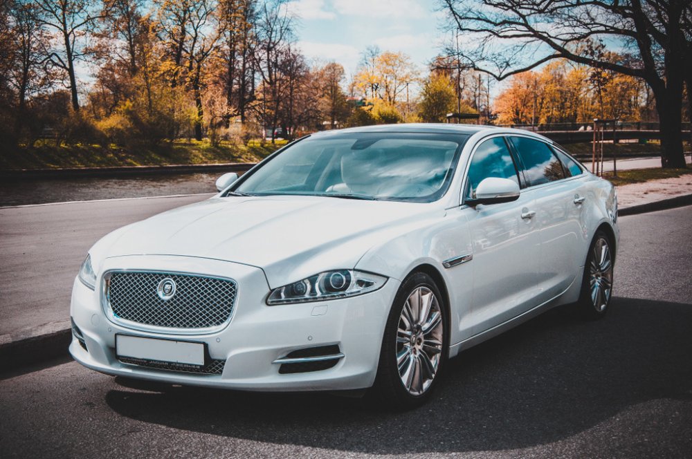 Jaguar XJ 2015 синий