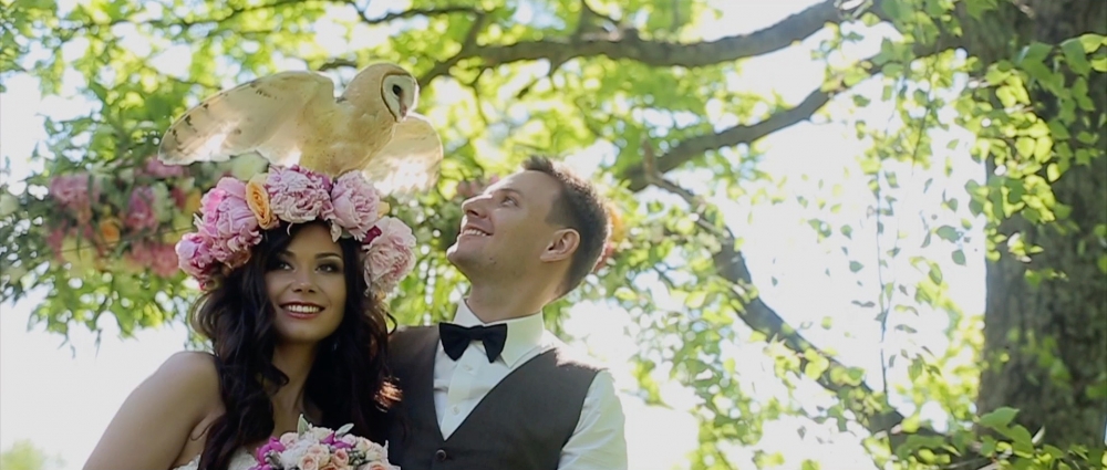 Свадебная съемка на прогулке с совой