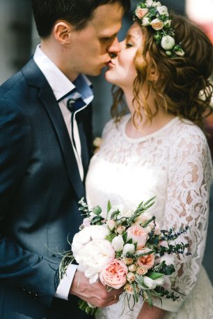 Персиковая свадьба. Поцелуй