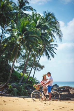 Свадебная прогулка у океана