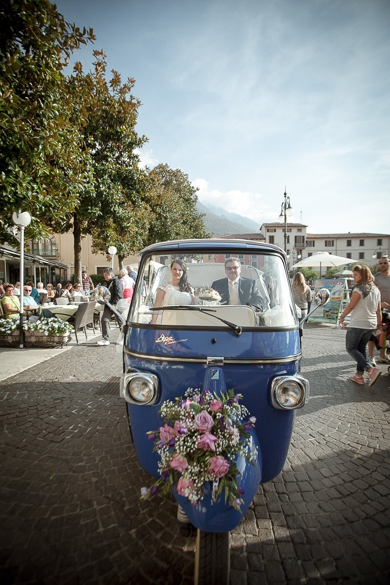 Свадьба на озере Гарда, транспорт, машина для молодых