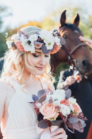 Свадебная прогулка на лошади